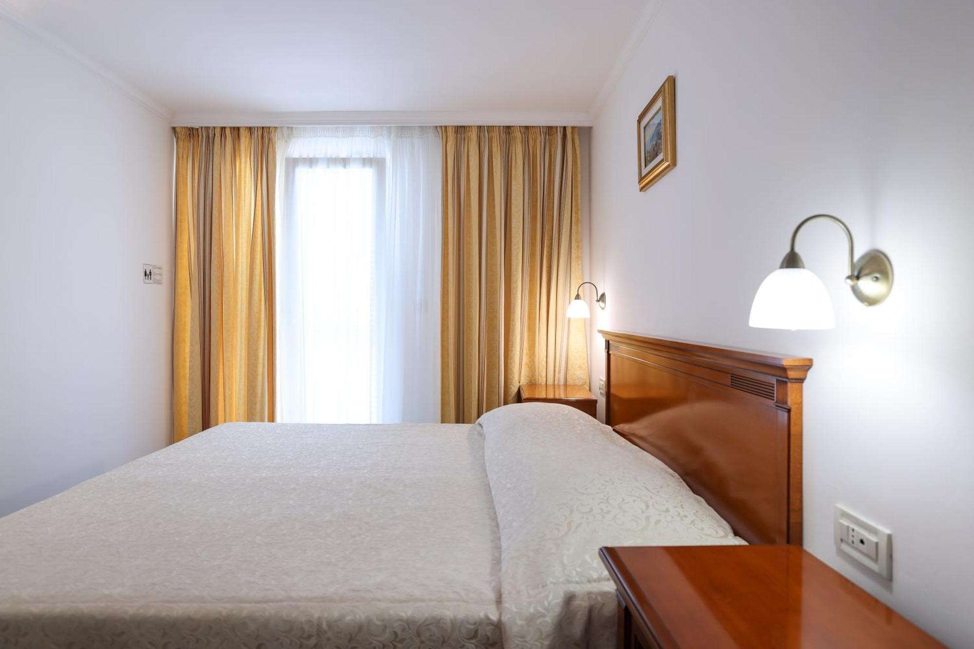 Hotel Val All Inclusive Seget Donji ภายนอก รูปภาพ
