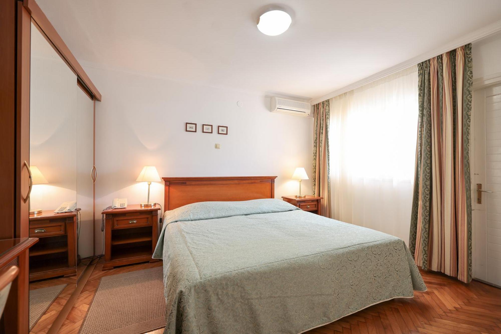 Hotel Val All Inclusive Seget Donji ภายนอก รูปภาพ