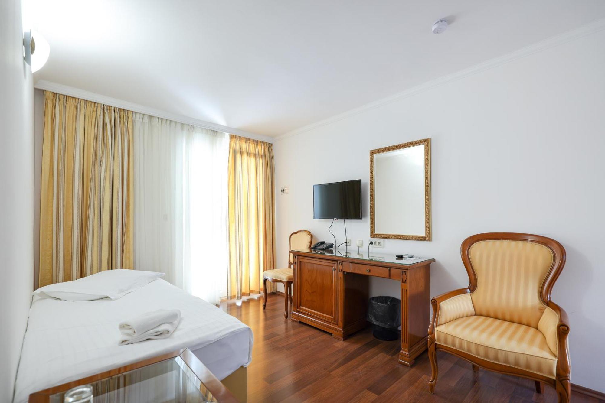 Hotel Val All Inclusive Seget Donji ภายนอก รูปภาพ