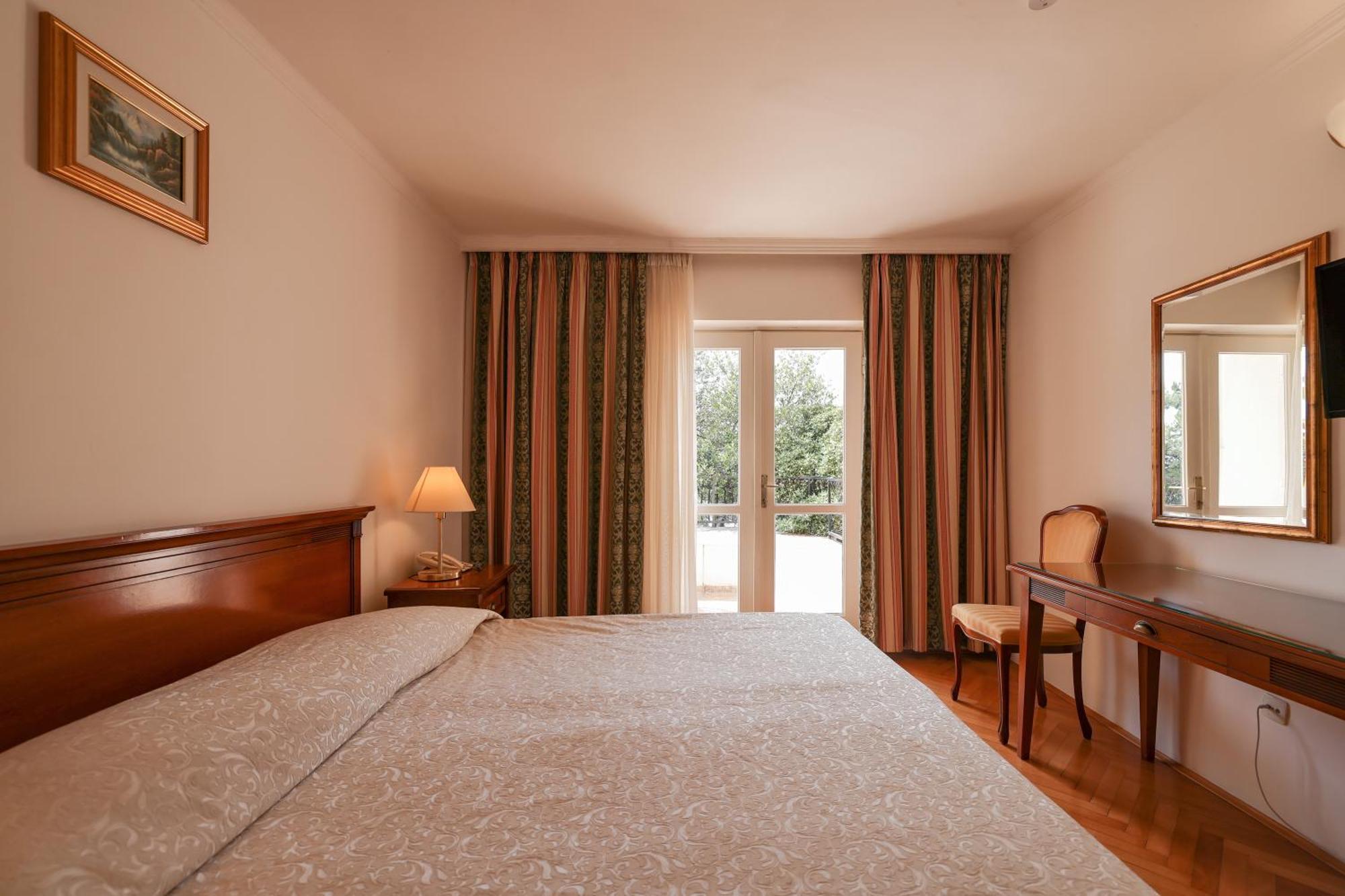 Hotel Val All Inclusive Seget Donji ภายนอก รูปภาพ