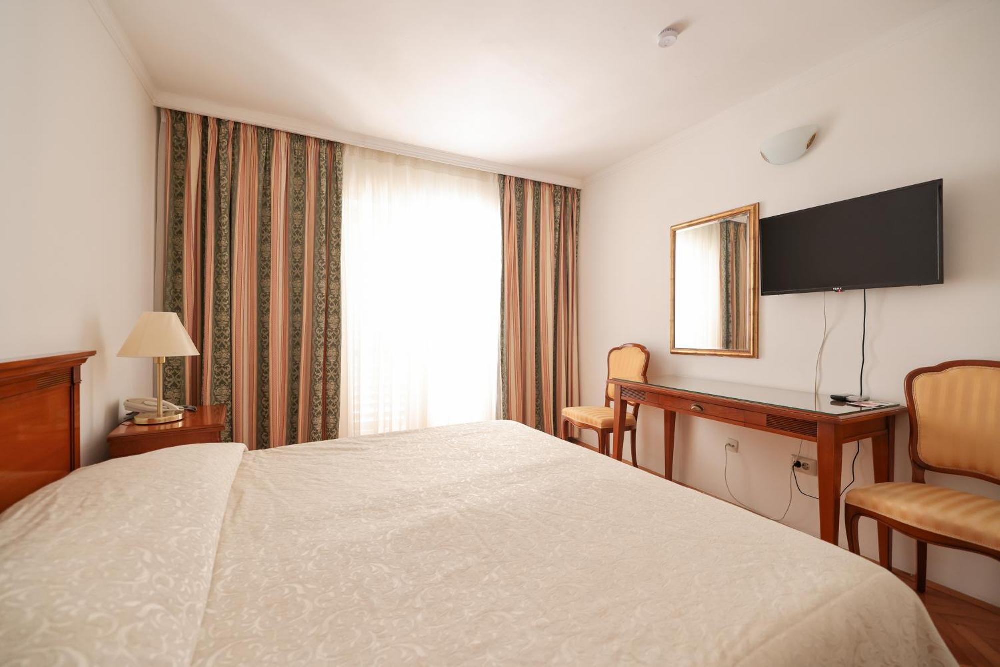 Hotel Val All Inclusive Seget Donji ภายนอก รูปภาพ